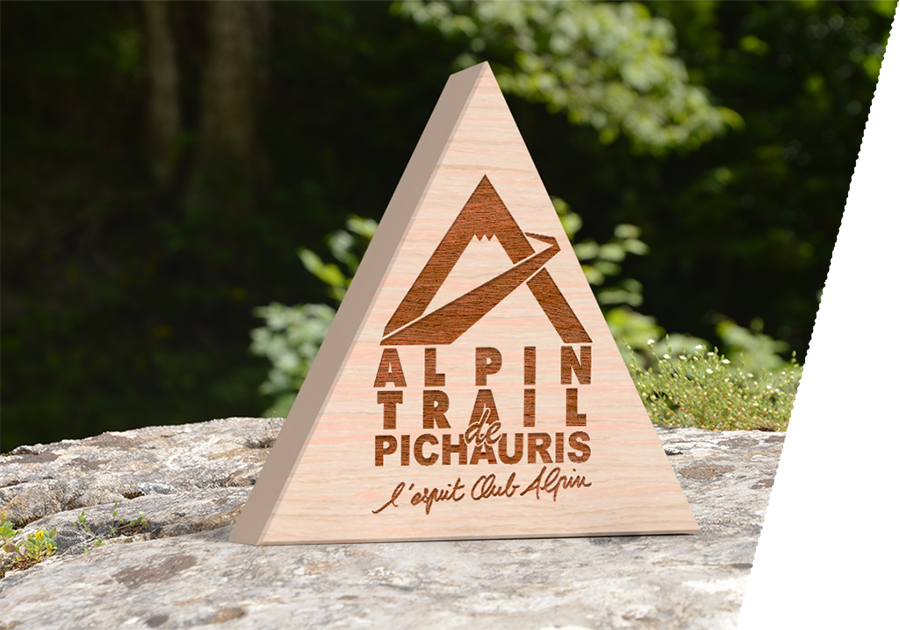 vtrophy-triangle-wood