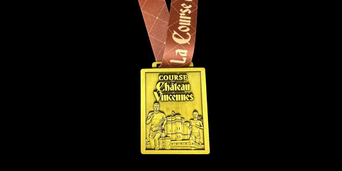 médaille course du château de vincennes 2026 métal or antique 3d